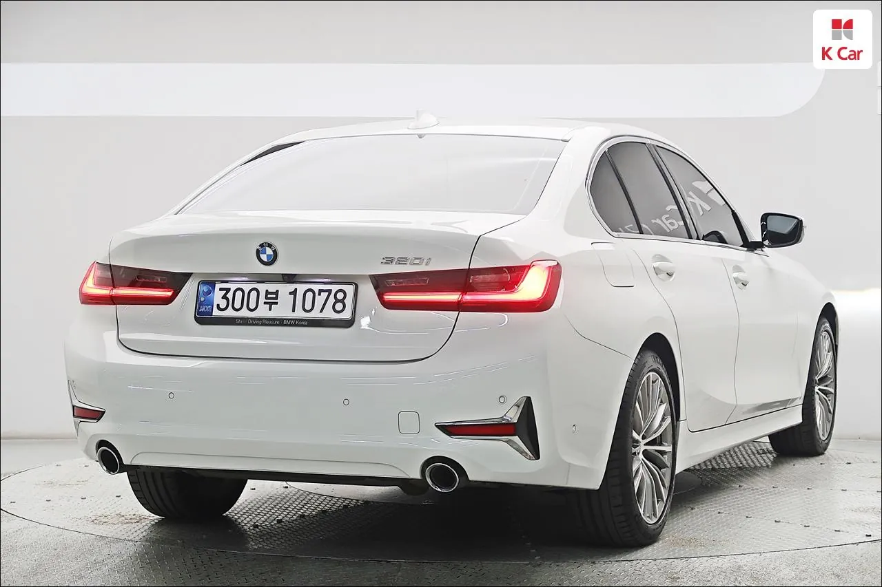 BMW 3 Series 2021 photo 4