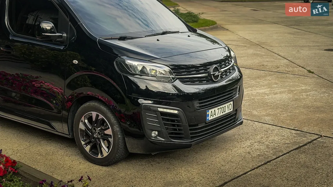 Opel Zafira 2021 photo 2