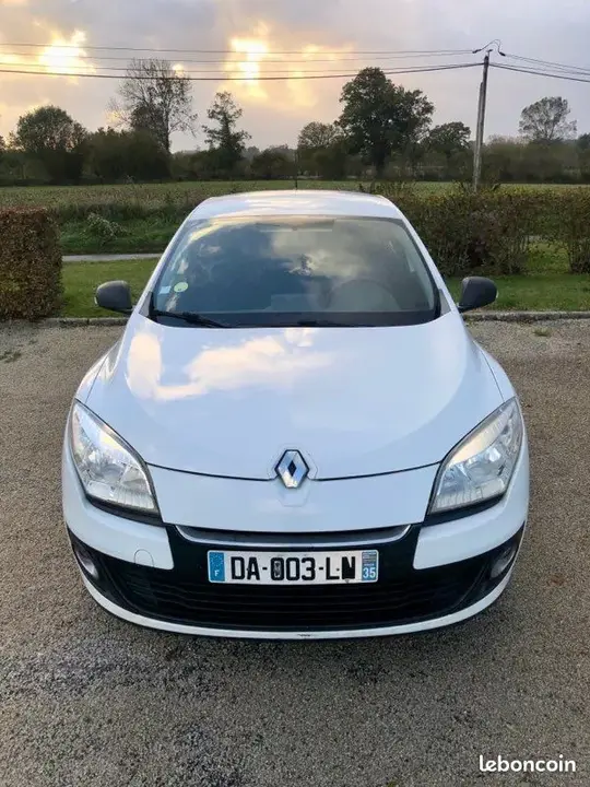 Renault Megane 2013 photo 2