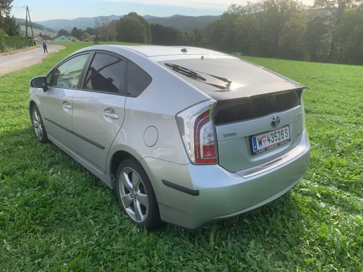 Toyota Prius 2012 photo 3