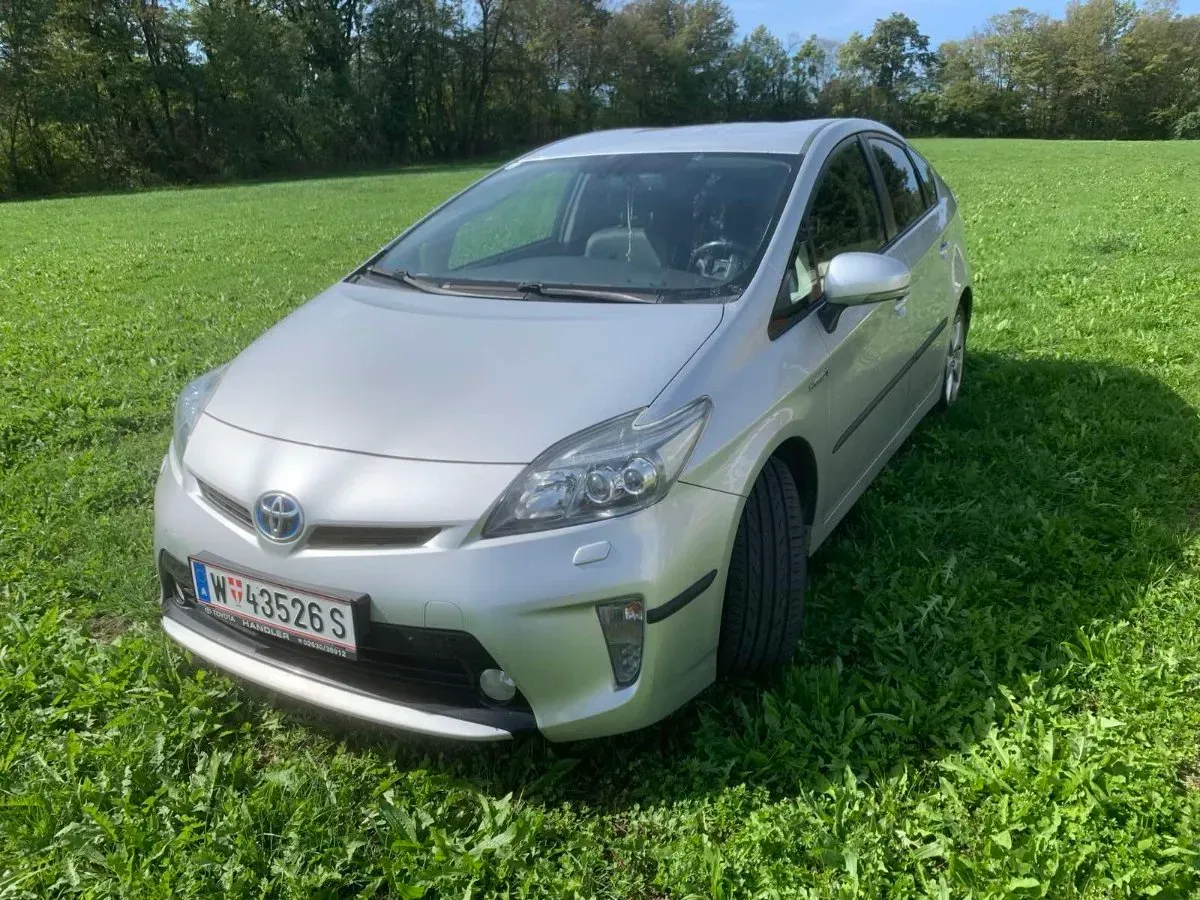 Toyota Prius 2012 photo 2