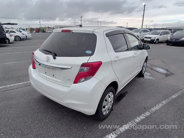 Toyota Vitz F 2016 photo 4