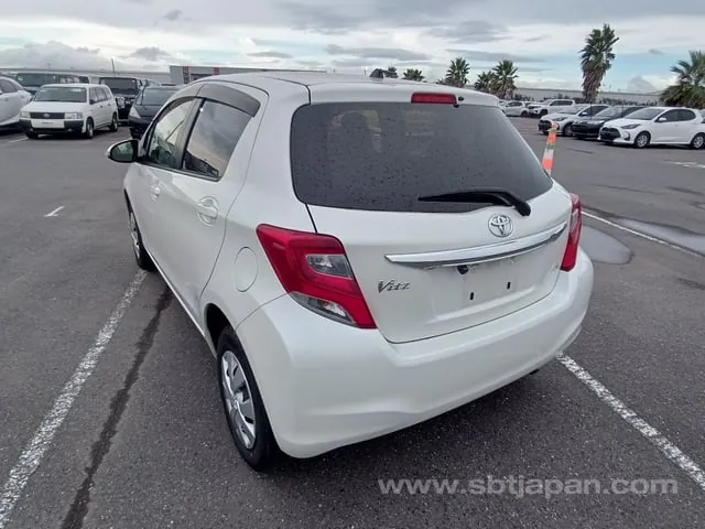 Toyota Vitz F 2016 photo 3