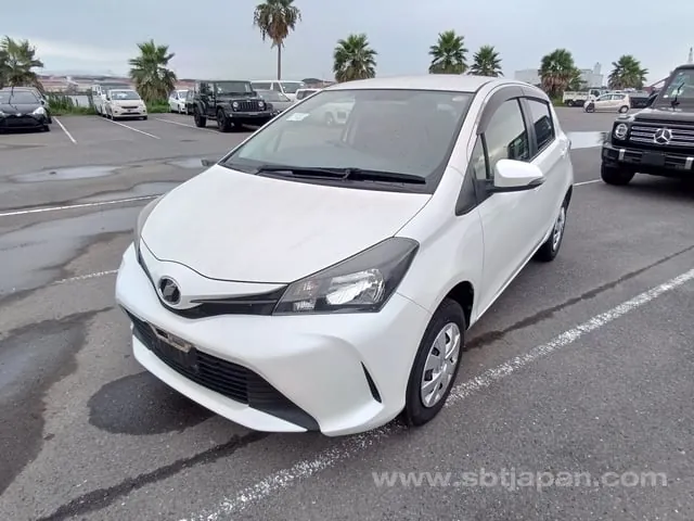 Toyota Vitz F 2016 photo 2