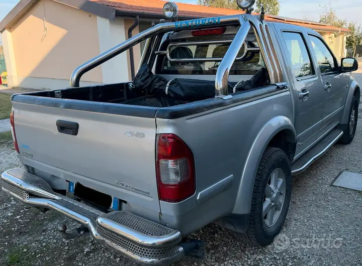Isuzu D-Max 2005 photo 3