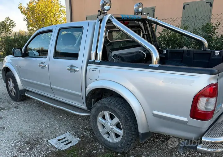 Isuzu D-Max 2005 photo 4