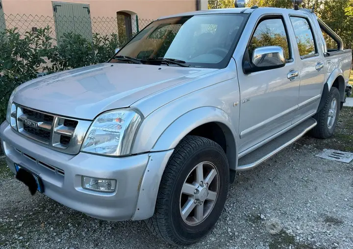 Isuzu D-Max 2005 photo 2