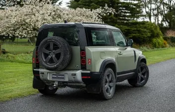 Land Rover Defender 2021 photo 3