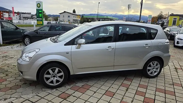 Toyota Corolla Verso 2006 photo 2