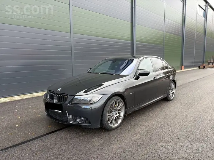 BMW 320D 2010 photo 2