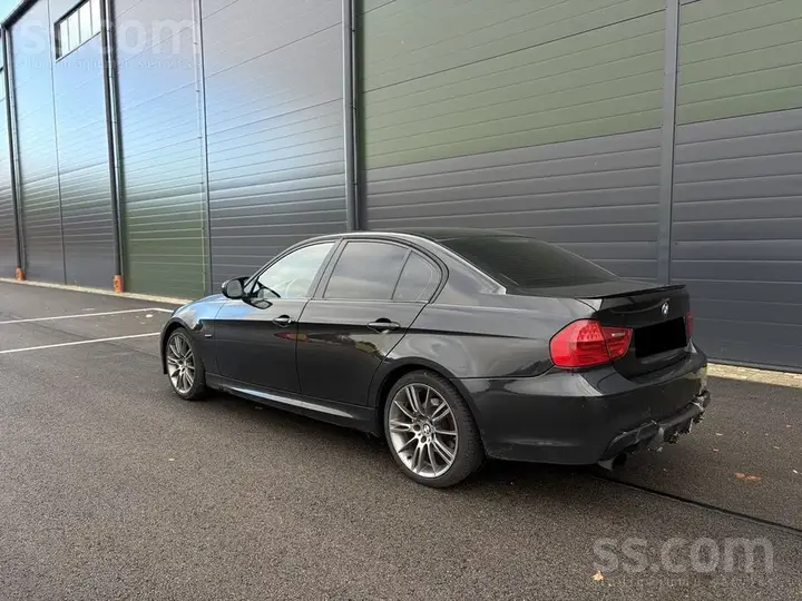 BMW 320D 2010 photo 4
