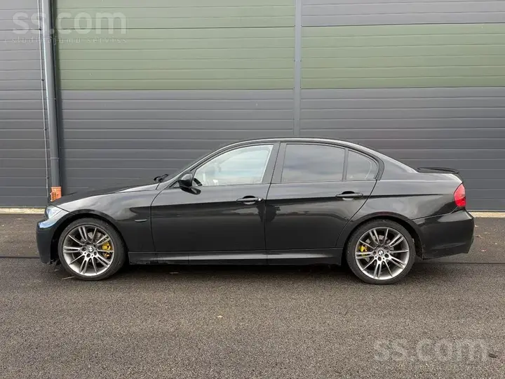 BMW 320D 2010 photo 3