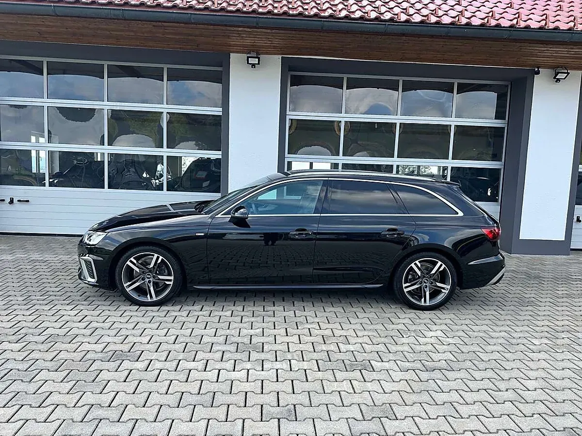Audi A4 2022 photo 2