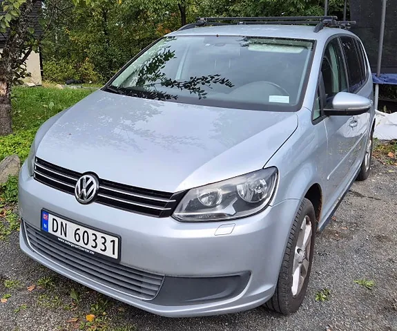 Volkswagen Touran 2011 photo 2