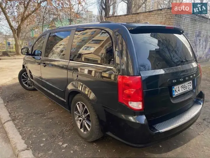 Dodge Grand Caravan 2017 photo 2