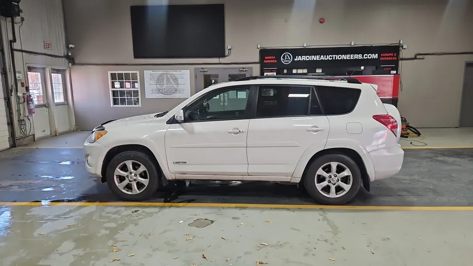 Toyota Rav4 2011 photo 2