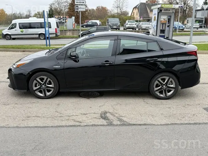 Toyota Prius 2019 photo 2