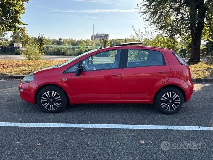 Fiat Punto 2012 photo 2