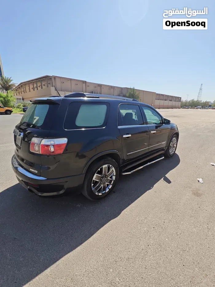 GMC Acadia 2011 photo 3