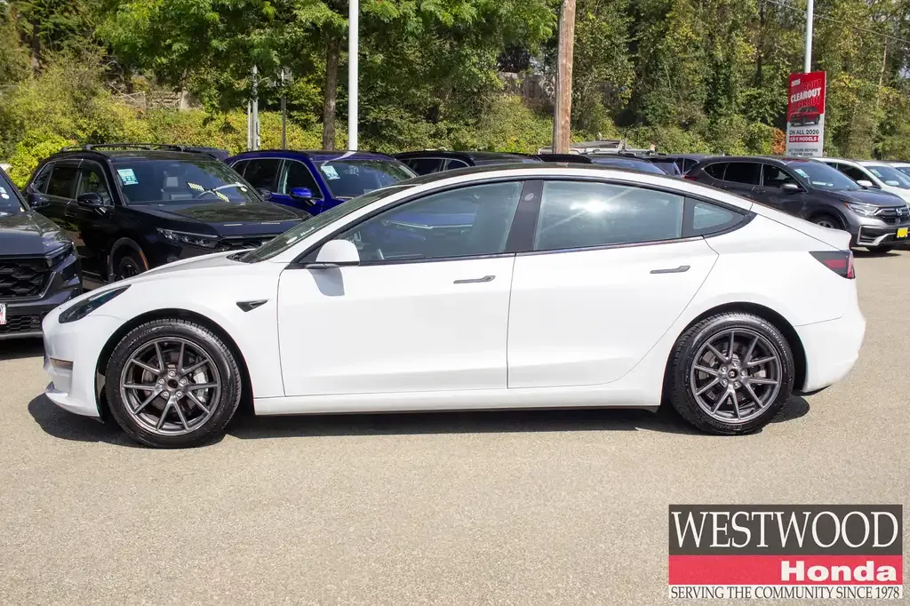 Tesla Model 3 2021 photo 2