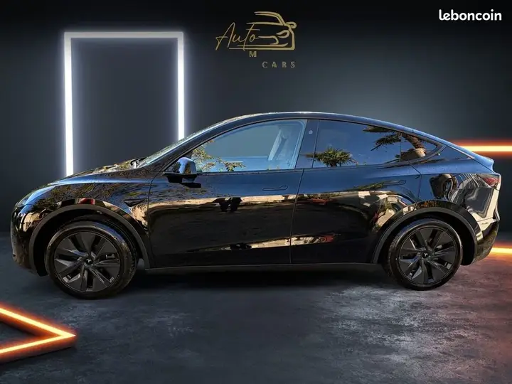 Tesla Model Y 2025 photo 2
