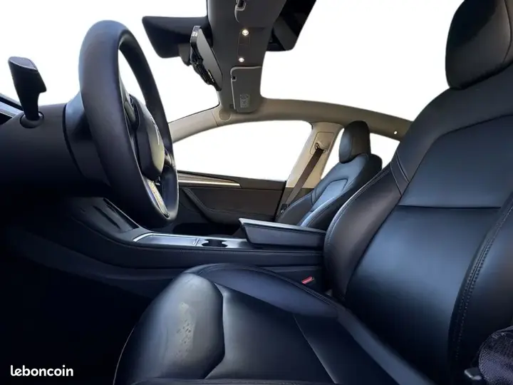 Tesla Model Y 2025 photo 5