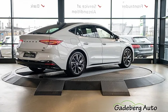 Skoda Enyaq 2023 photo 2