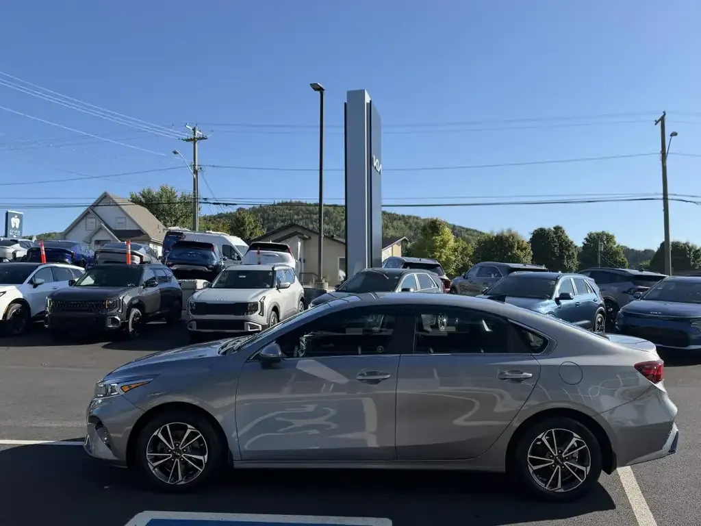 Kia Forte 2023 photo 4