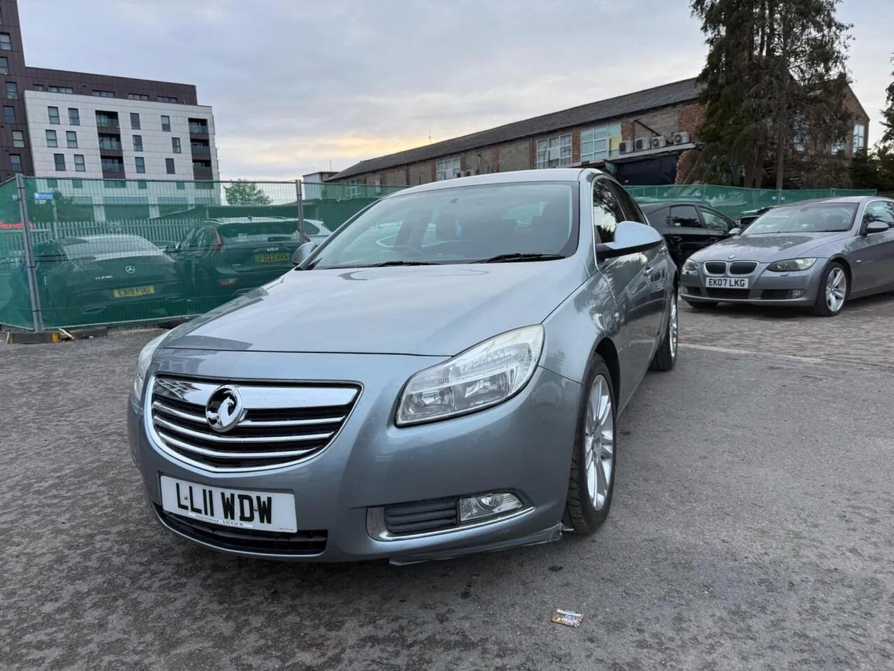 Vauxhall Insignia 2011 photo 3