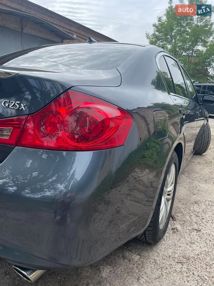 Infiniti G25 2011 photo 4