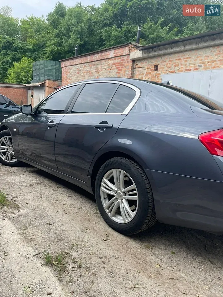 Infiniti G25 2011 photo 2