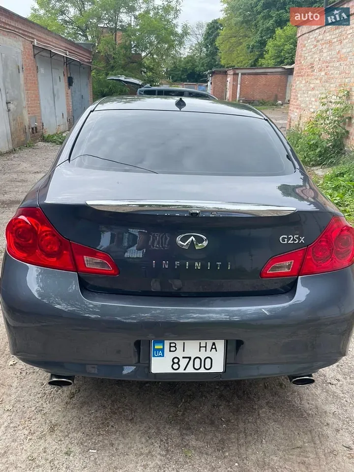 Infiniti G25 2011 photo 3