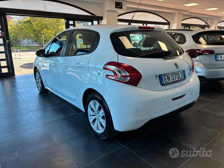 Peugeot 208 2012 photo 5
