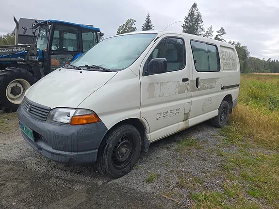 Toyota Hiace 2005 photo 2