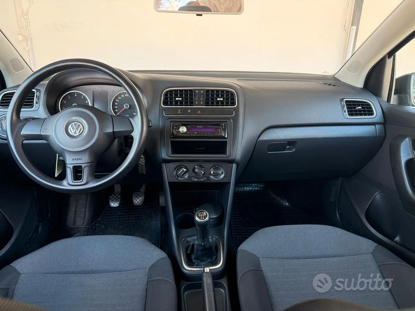 Volkswagen Polo 2012 photo 4