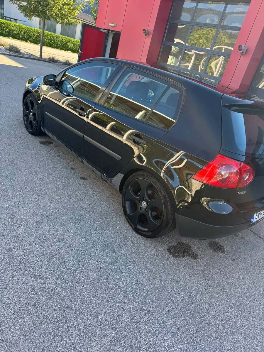 Volkswagen Golf 2003 photo 2