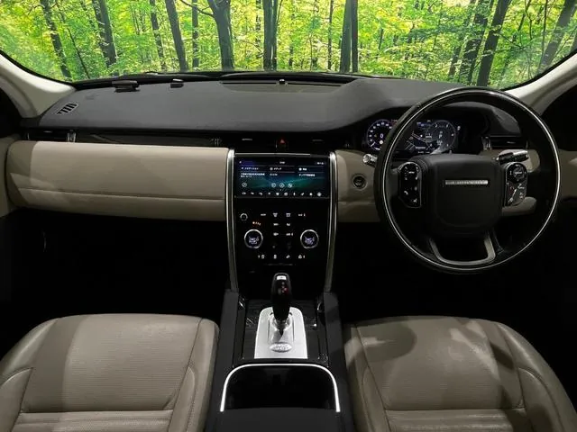 Land Rover Discovery Sport photo 2