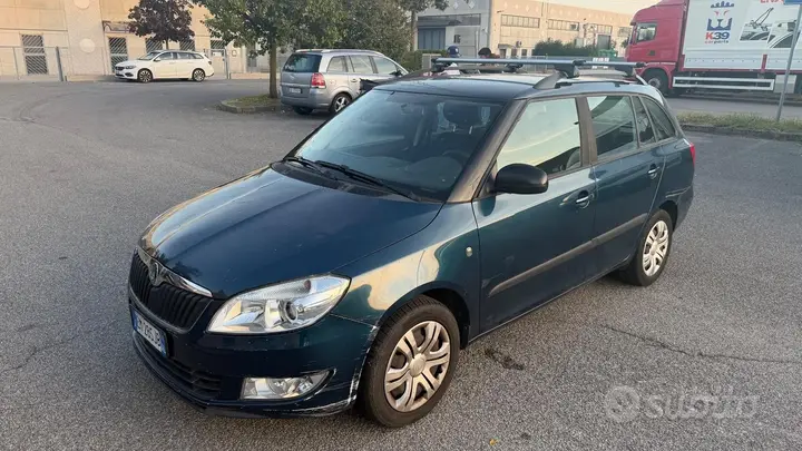 Skoda Fabia 2012 photo 2