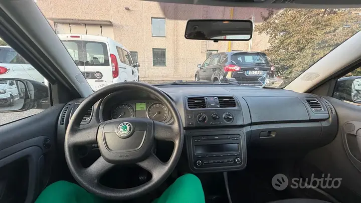 Skoda Fabia 2012 photo 5