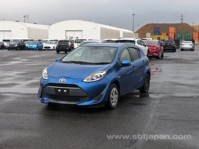Toyota Aqua 2017 photo 2