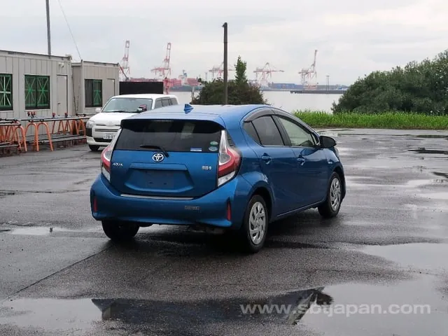 Toyota Aqua 2017 photo 4
