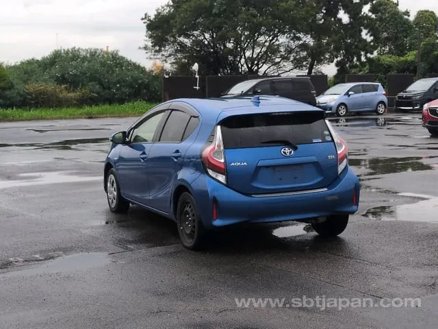 Toyota Aqua 2017 photo 3