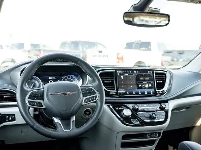 Chrysler Pacifica 2024 photo 3