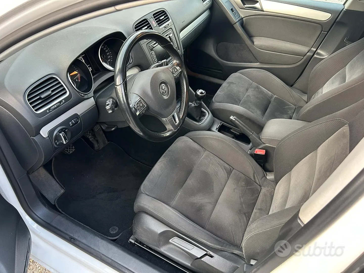 Volkswagen Golf 2010 photo 4