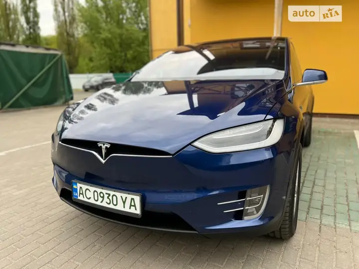 Tesla Model X 2017 photo 2