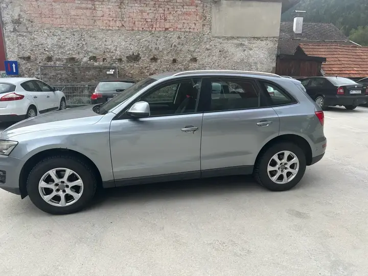 Audi Q5 2011 photo 2