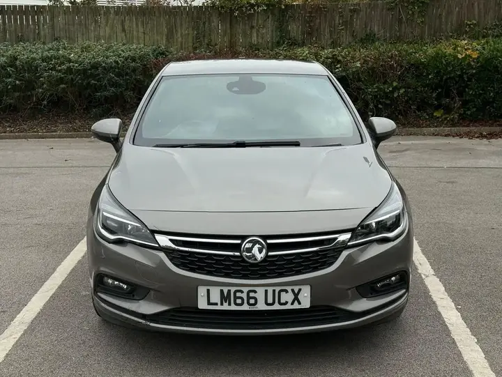 Vauxhall Astra 2017 photo 2