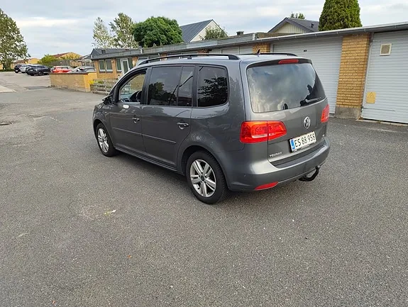 Volkswagen Touran 2012 photo 2