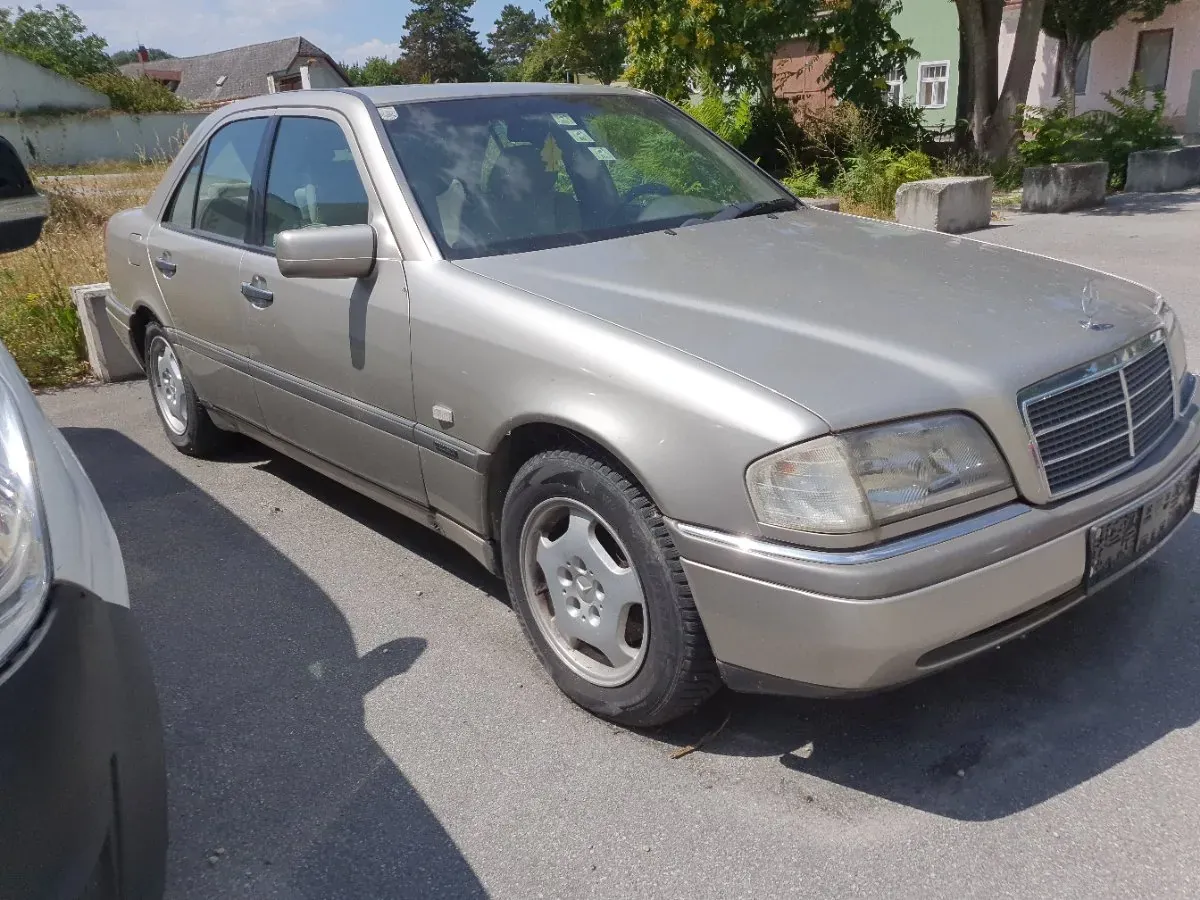 Mercedes-Benz C-Class 1996 photo 2