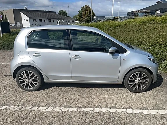 Volkswagen Up 2013 photo 2